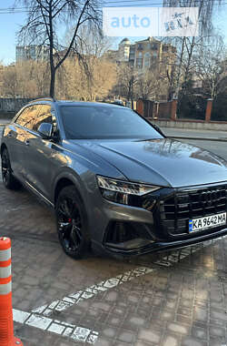 Позашляховик / Кросовер Audi Q8 2021 в 