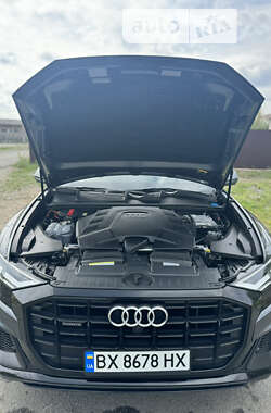 Позашляховик / Кросовер Audi Q8 2020 в 