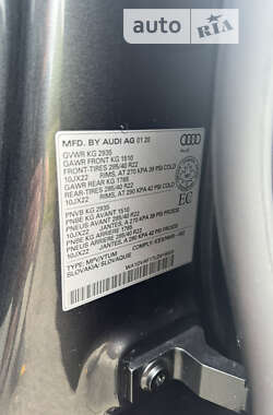 Позашляховик / Кросовер Audi Q8 2020 в 
