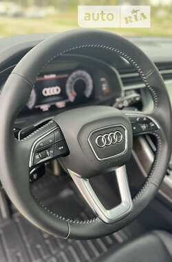 Позашляховик / Кросовер Audi Q8 2020 в 