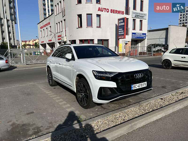 Позашляховик / Кросовер Audi Q8 2021 в Львові