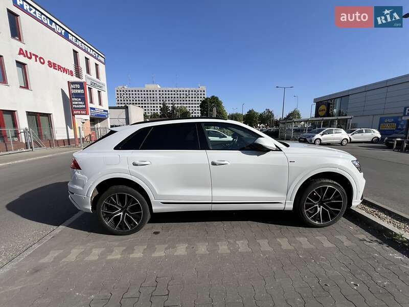 Позашляховик / Кросовер Audi Q8 2021 в Львові