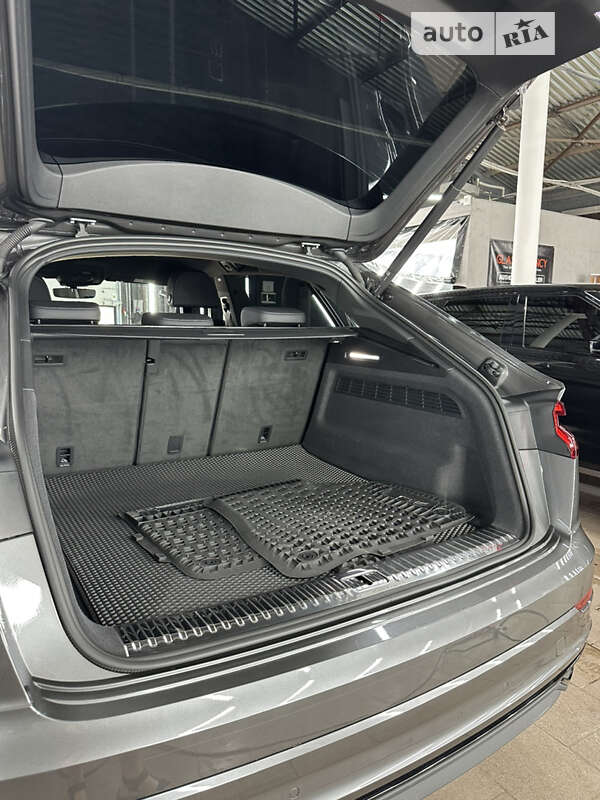 Внедорожник / Кроссовер Audi Q8 2022 в Полтаве