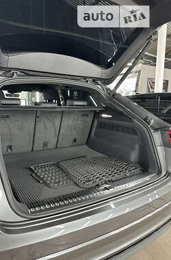 Внедорожник / Кроссовер Audi Q8 2022 в 