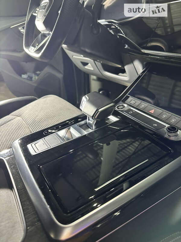Внедорожник / Кроссовер Audi Q8 2022 в Полтаве