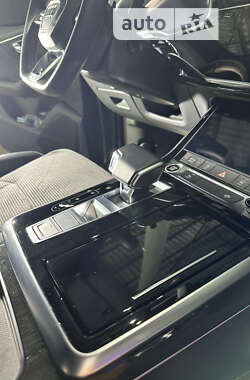 Внедорожник / Кроссовер Audi Q8 2022 в 
