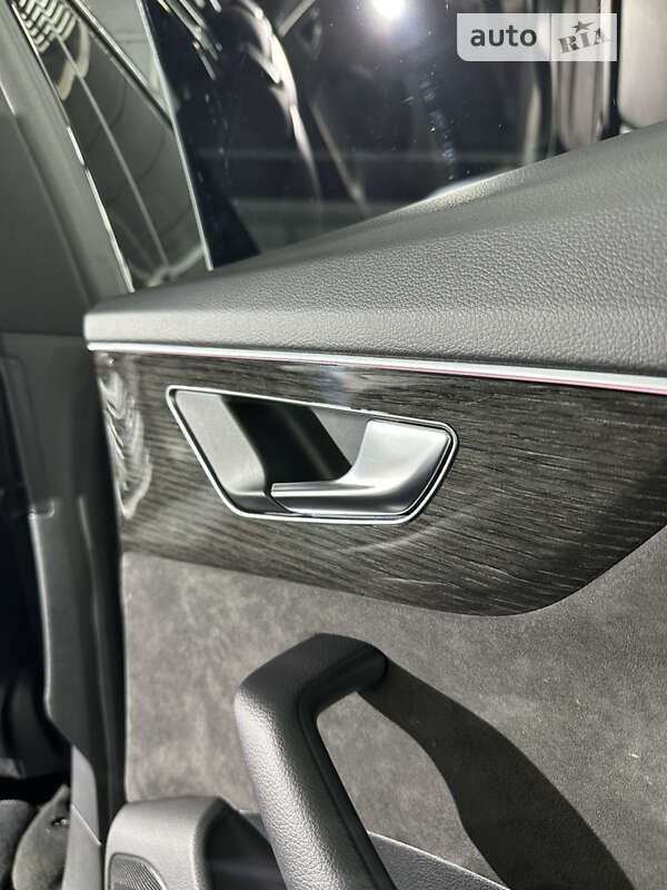 Внедорожник / Кроссовер Audi Q8 2022 в Полтаве