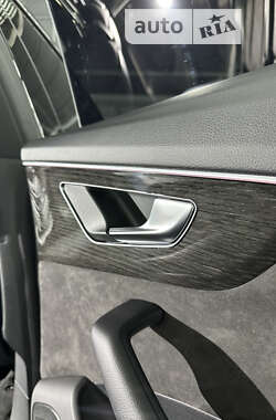 Внедорожник / Кроссовер Audi Q8 2022 в 