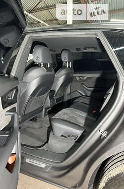 Внедорожник / Кроссовер Audi Q8 2022 в 