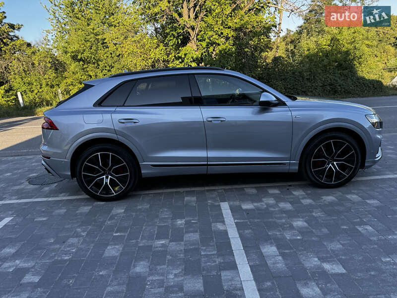 Внедорожник / Кроссовер Audi Q8 2021 в Ужгороде