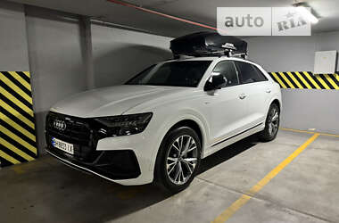 Внедорожник / Кроссовер Audi Q8 2021 в 