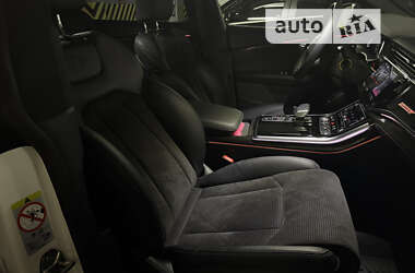 Внедорожник / Кроссовер Audi Q8 2021 в 