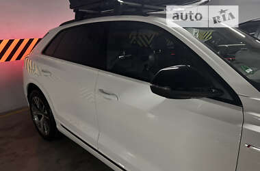 Внедорожник / Кроссовер Audi Q8 2021 в 