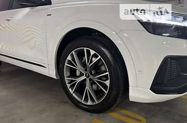 Внедорожник / Кроссовер Audi Q8 2021 в 