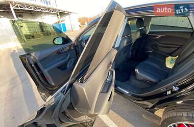 Позашляховик / Кросовер Audi Q8 2022 в 