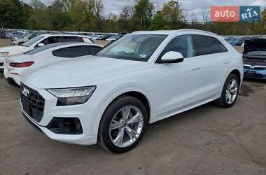 Позашляховик / Кросовер Audi Q8 2023 в 