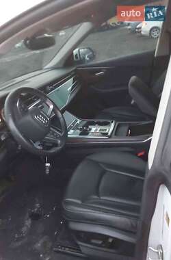 Позашляховик / Кросовер Audi Q8 2019 в 