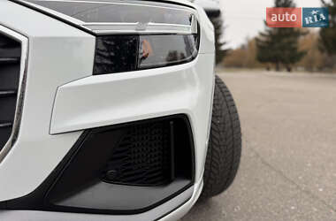 Внедорожник / Кроссовер Audi Q8 2021 в 