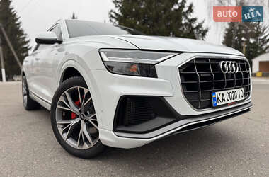 Внедорожник / Кроссовер Audi Q8 2021 в 