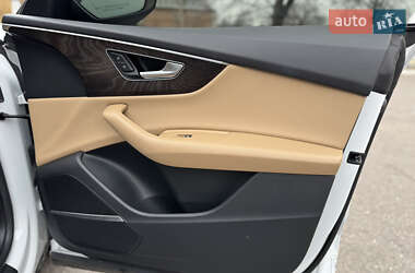 Внедорожник / Кроссовер Audi Q8 2021 в 