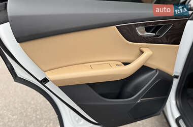 Внедорожник / Кроссовер Audi Q8 2021 в 