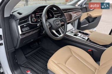 Внедорожник / Кроссовер Audi Q8 2021 в 