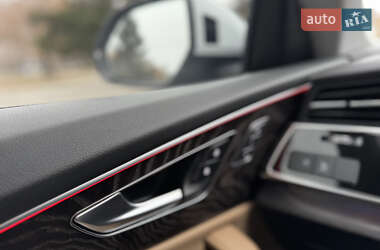 Внедорожник / Кроссовер Audi Q8 2021 в 