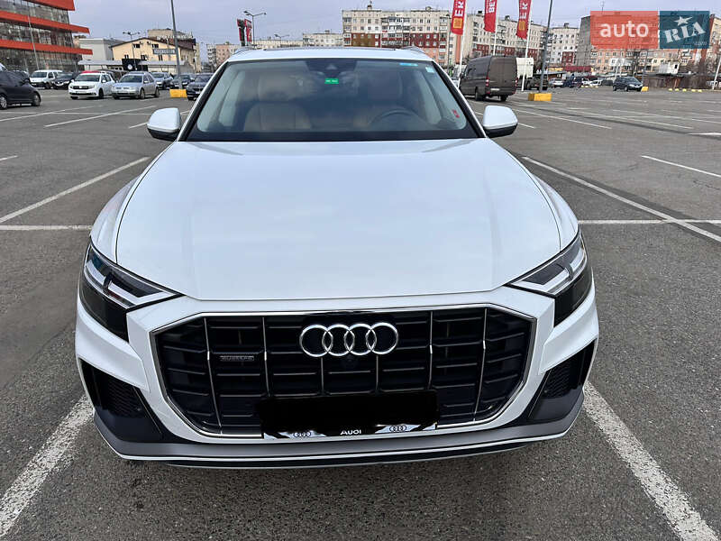 Позашляховик / Кросовер Audi Q8 2021 в Чернівцях