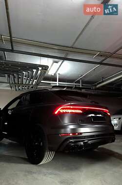 Внедорожник / Кроссовер Audi Q8 2018 в 
