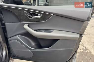 Внедорожник / Кроссовер Audi Q8 2018 в 