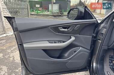 Внедорожник / Кроссовер Audi Q8 2018 в 