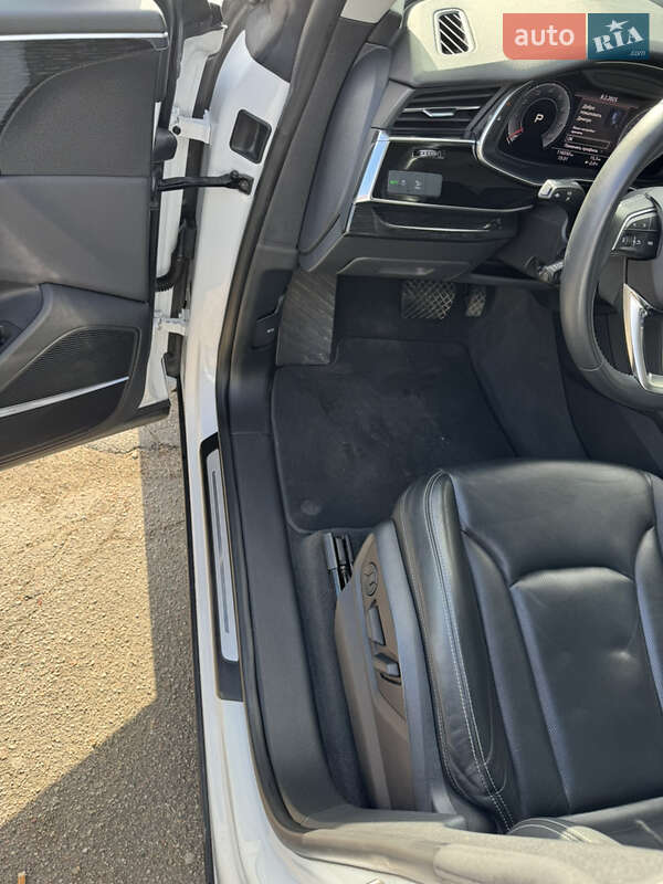 Внедорожник / Кроссовер Audi Q8 2019 в Кропивницком