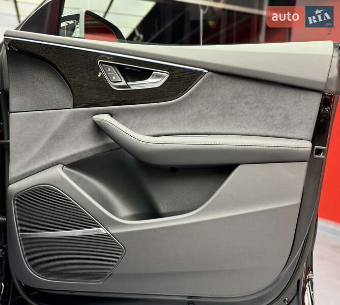 Внедорожник / Кроссовер Audi Q8 2025 в Киеве