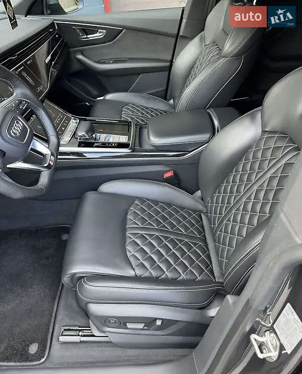 Внедорожник / Кроссовер Audi Q8 2018 в Ужгороде