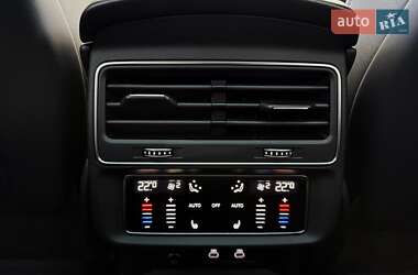 Внедорожник / Кроссовер Audi Q8 2023 в 