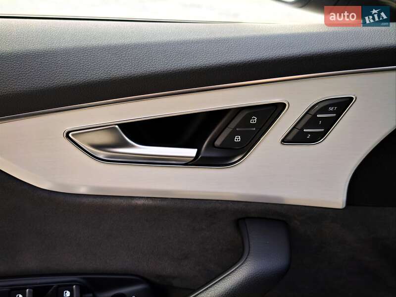 Внедорожник / Кроссовер Audi Q8 2018 в Ровно