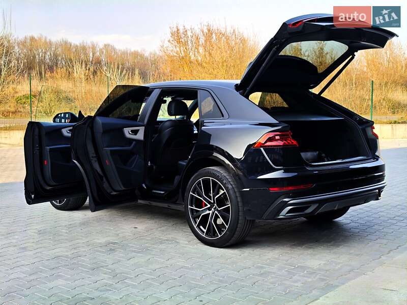 Внедорожник / Кроссовер Audi Q8 2018 в Ровно