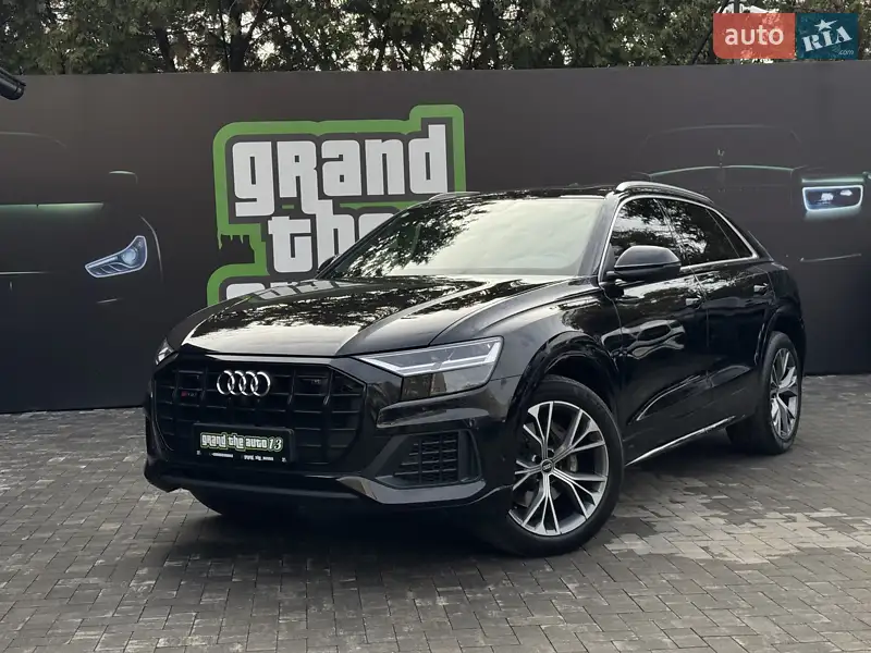 Позашляховик / Кросовер Audi Q8 2021 в 