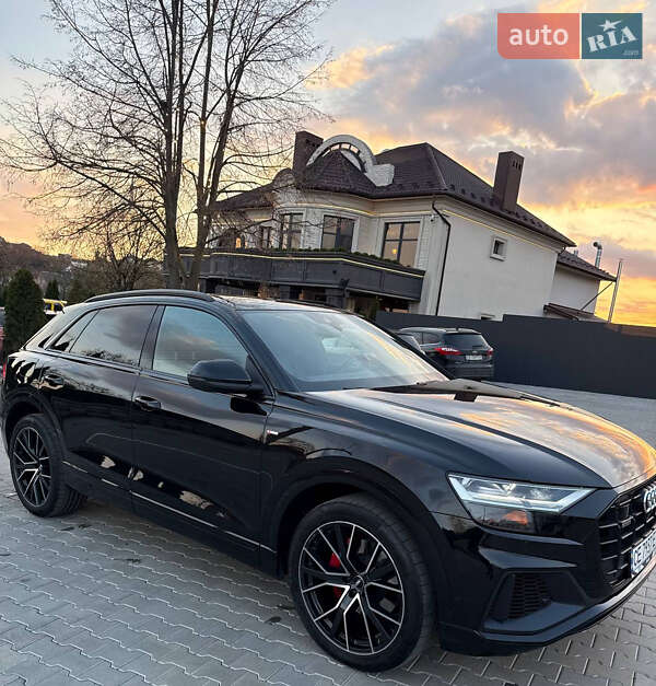 Позашляховик / Кросовер Audi Q8 2019 в Чернівцях
