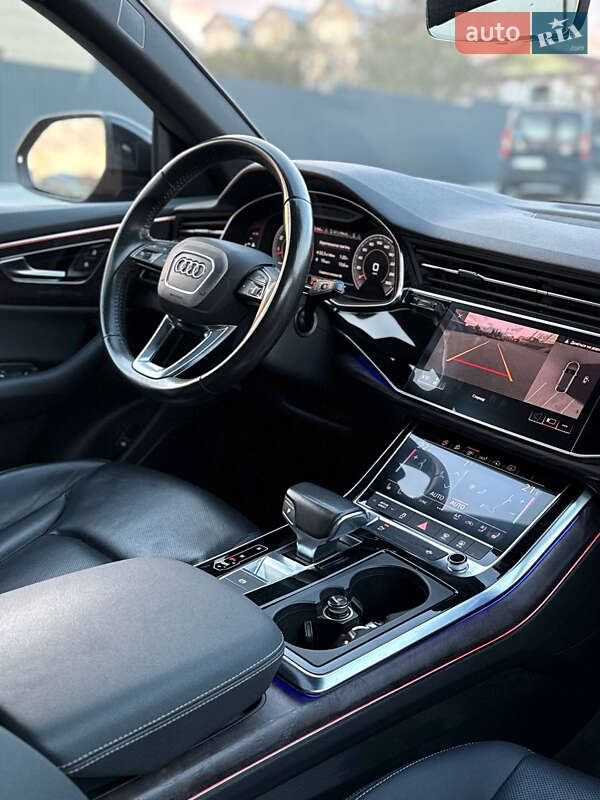 Позашляховик / Кросовер Audi Q8 2019 в Чернівцях