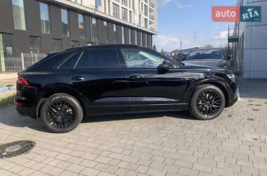 Внедорожник / Кроссовер Audi Q8 2021 в 