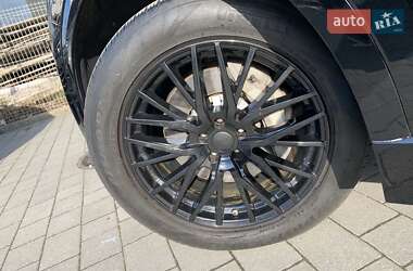 Внедорожник / Кроссовер Audi Q8 2021 в 