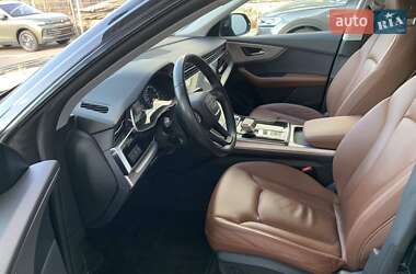 Внедорожник / Кроссовер Audi Q8 2021 в 