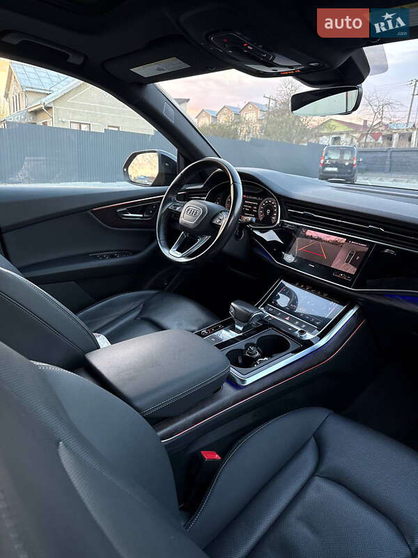 Позашляховик / Кросовер Audi Q8 2019 в Чернівцях