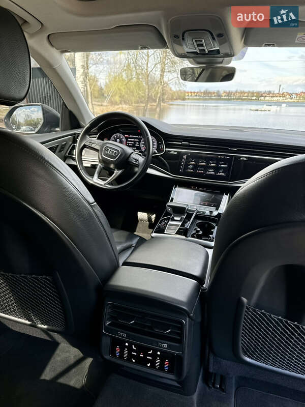 Внедорожник / Кроссовер Audi Q8 2019 в Киеве