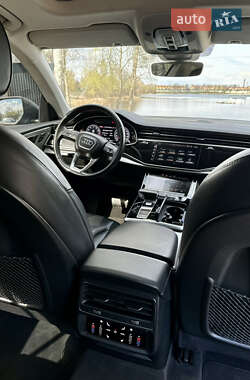 Внедорожник / Кроссовер Audi Q8 2019 в 