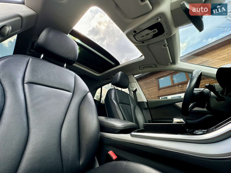 Внедорожник / Кроссовер Audi Q8 2019 в Киеве