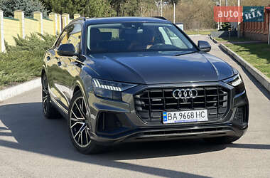 Внедорожник / Кроссовер Audi Q8 2018 в 