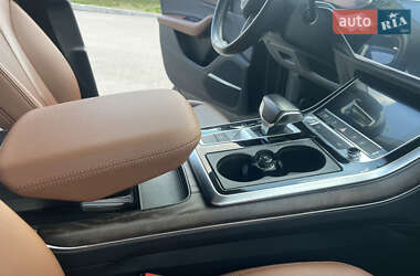 Внедорожник / Кроссовер Audi Q8 2018 в 