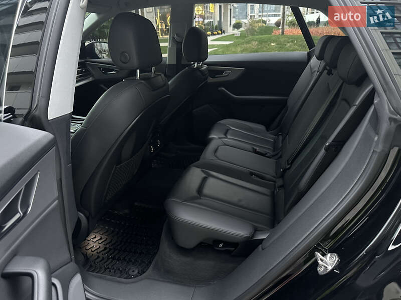 Внедорожник / Кроссовер Audi Q8 2019 в Киеве